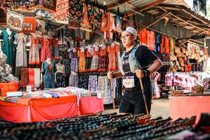 BIB: 
                            <button type="button" onclick="openModal(25388553)" class="btn btn-primary btn-sm float-right btn-popup" data-toggle="modal" data-target=".modal-high-quality">
                        <i class="fas fa-shopping-cart"></i> Add to Cart
                    </button>
                                            <button type="button" onclick="isThisMe(25388553, true)" class="btn btn-success btn-sm float-right btn-popup btn-isme hidden" data-toggle="tooltip" data-placement="bottom" title="นี่คือรูปของคุณใช่ไหม คลิกที่นี่เพื่อเอาเข้าอัลบั้ม">
                        <i class="fas fa-plus"></i> Add to album
                    </button>
                    <button type="button" onclick="isThisMe(25388553, false)" class="btn btn-warning btn-sm float-right btn-popup btn-isnotme hidden">
                        <i class="fas fa-ban"></i> Remove from album
                    </button>